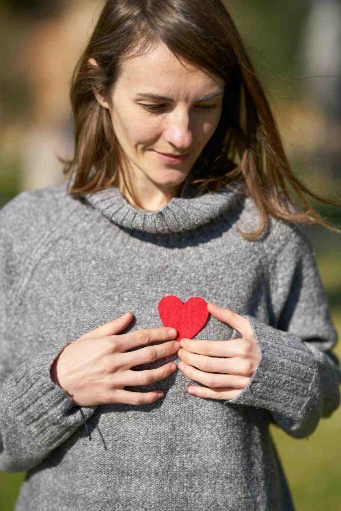 Symptoms of Heart Attack in Women: Early Signs & Warning Symptoms